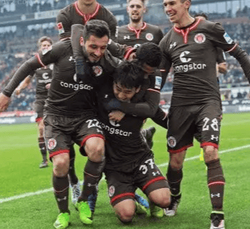 这也行？拜仁慕尼黑调整名单备战社区盾窗口期门兴格拉德巴赫调整名单，托特纳姆防线松动备战德国杯