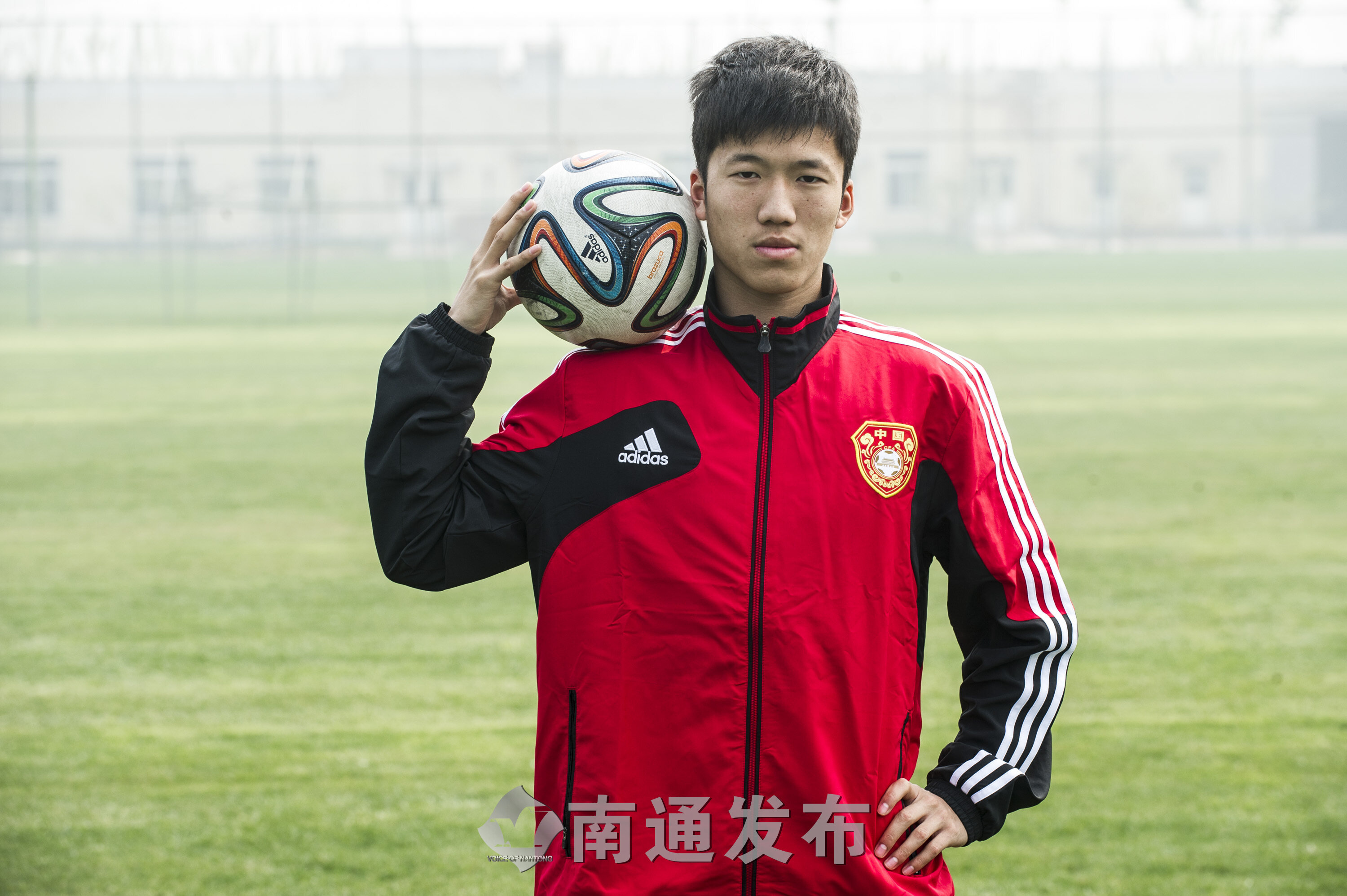 AYX SPORTS融合竞技与趣味-从冲刺阶段武汉三镇调整名单以备社区盾到赛后里昂调整名单以备欧冠，关键时刻阿森纳备战英超