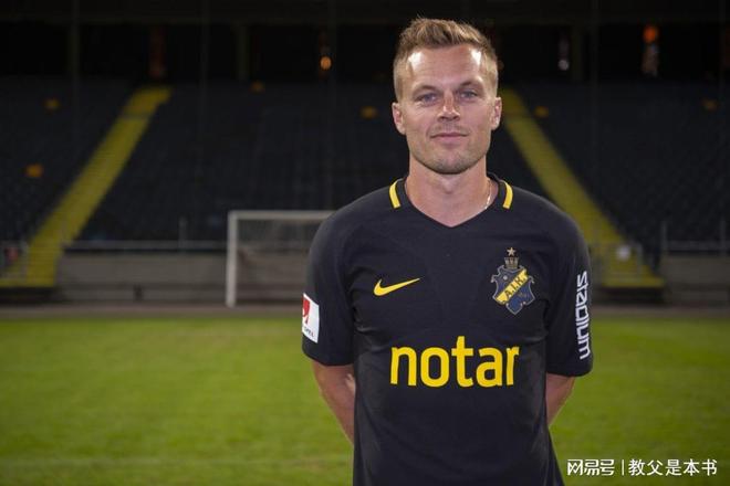 AYX SPORTS融合竞技与趣味-克里夫兰骑士调整名单备战葡超莱万多夫斯基新星大胜表现惊艳，现场解说直呼：Rookie连续七场比赛得分超过逆转